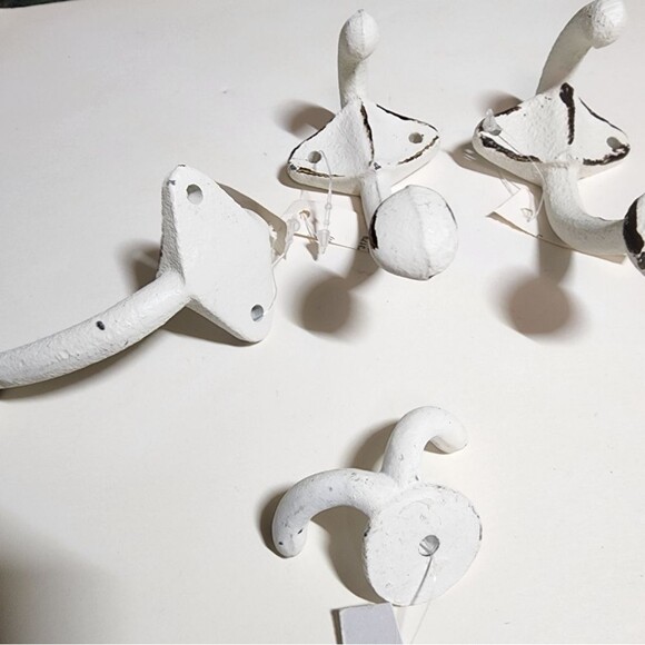 4 Piece Antique Hooks - Picture 3 of 5